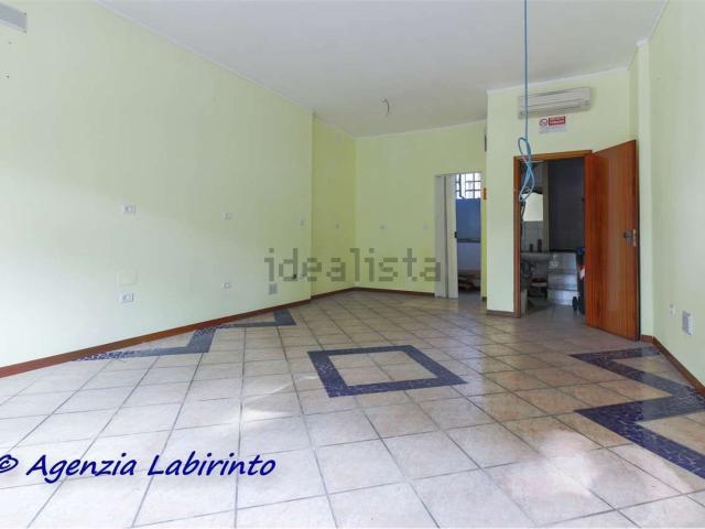 Locale Commerciale in vendita a Unione di Comuni della Romagna Forlivese, Quattro