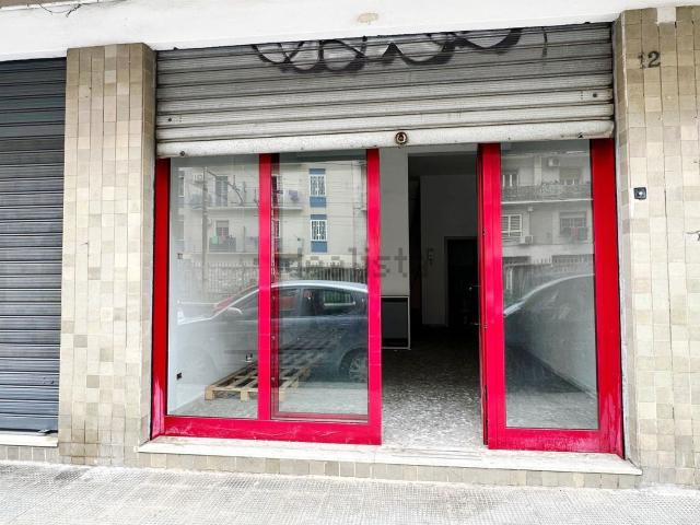 Locale Commerciale in vendita a Municipio 1, Puglia