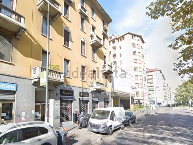 Locale Commerciale in vendita a Municipio 6, Milano
