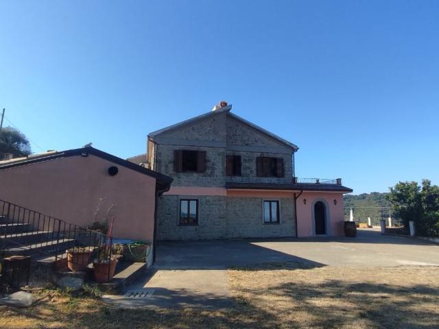 Locale Commerciale in vendita a Sant'angelo Di Brolo, Sicilia