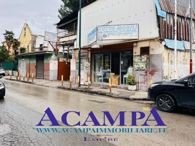 Locale Commerciale in vendita a Municipalità 7, San Pietro A Patierno