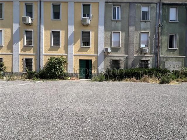 Locale Commerciale in vendita a Zona Est, Brescia