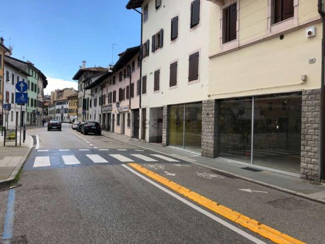 Locale Commerciale in vendita a Borgo di San Lazzaro, Reana Del Roiale