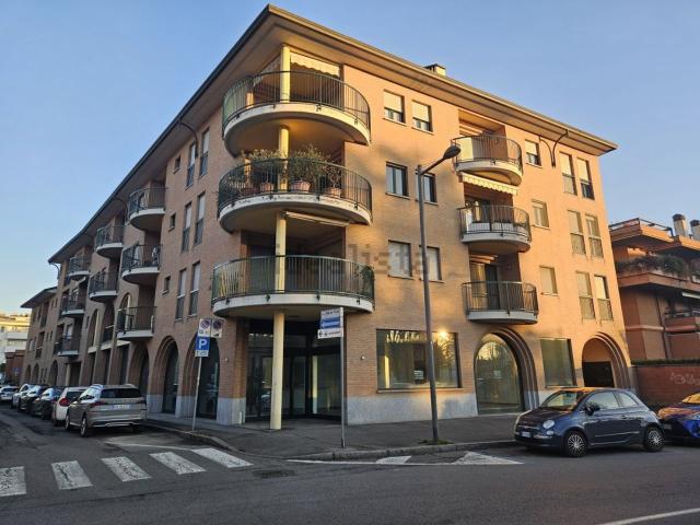Locale Commerciale in vendita a Treviglio, Lombardia