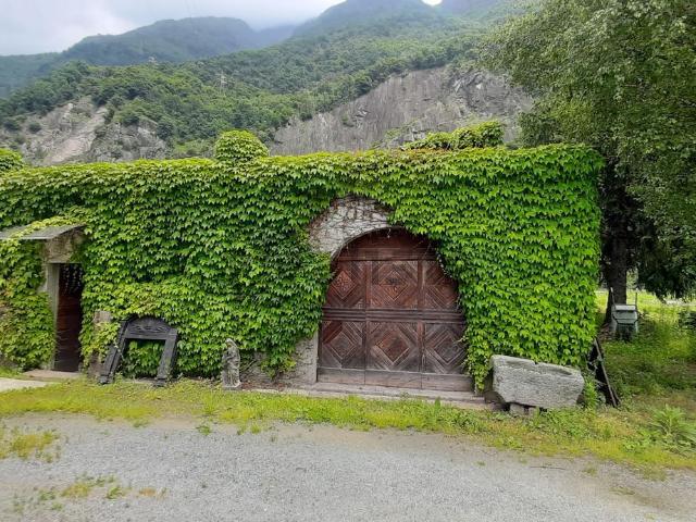 Locale Commerciale in vendita a Dubino, Lombardia