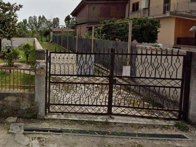 Locale Commerciale in vendita a Campo di Carne, Aprilia