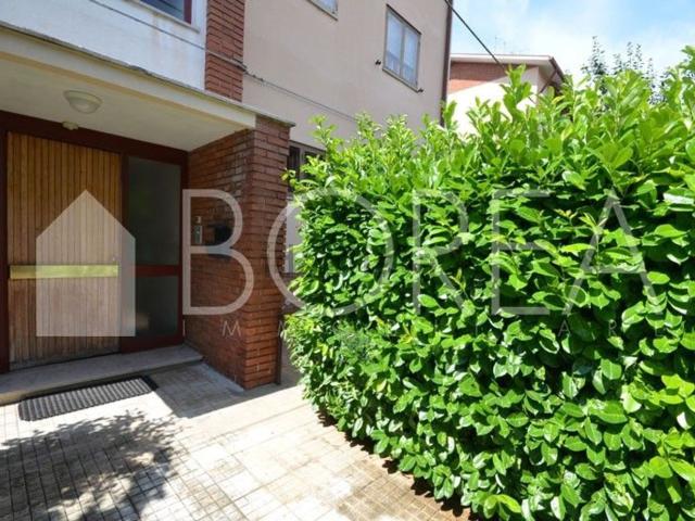 Locale Commerciale in vendita a Borgo San Mauro / Naselje Svetega Mavra, Aurisina
