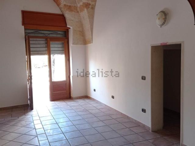 Locale Commerciale in vendita a Puglia, Taranto