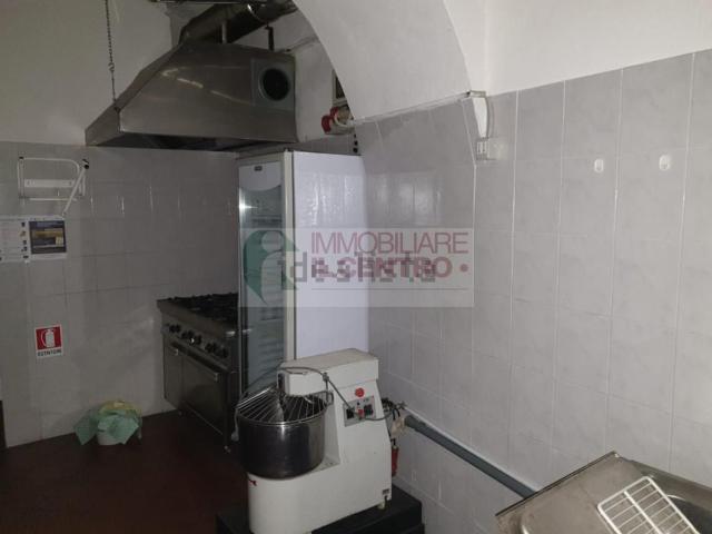 Locale Commerciale in vendita a Olmo, Sarzana