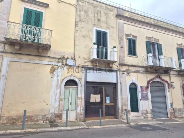 Locale Commerciale in vendita a Puglia, Bari
