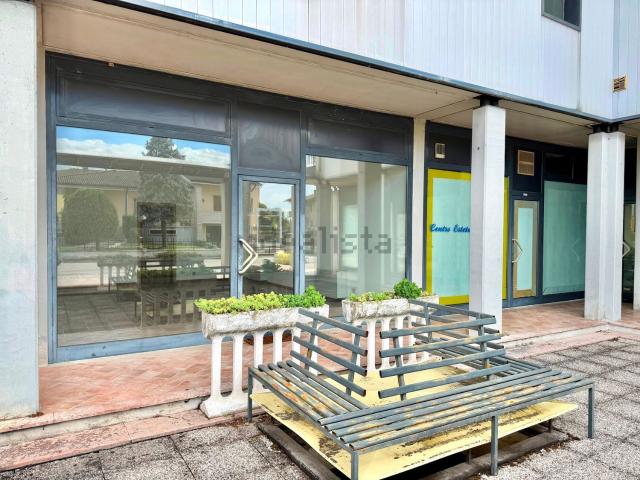 Locale Commerciale in vendita a Roncanova, Verona