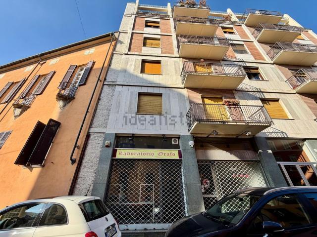 Locale Commerciale in vendita a Centro, Piemonte