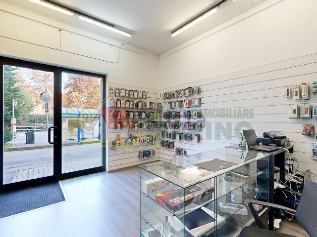 Locale Commerciale in vendita a Lavanderie, Segrate