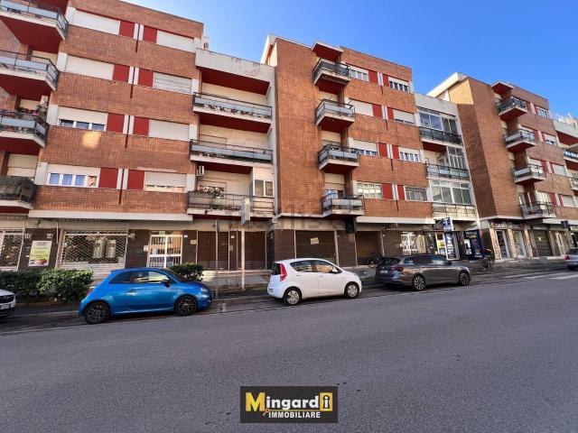 Locale Commerciale in vendita a Borgo Medievale, Roma Capitale