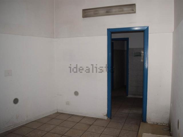 Locale Commerciale in vendita a Mascalucia, Sicilia