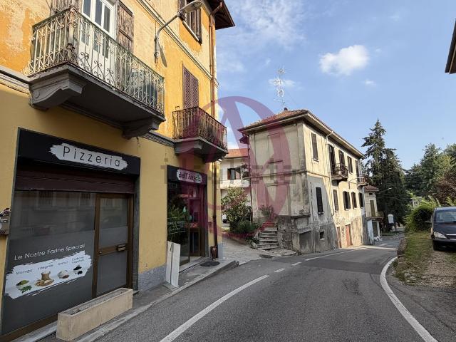 Locale Commerciale in vendita a Gallarate, Lombardia