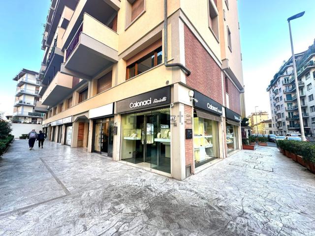 Locale Commerciale in vendita a Quartiere 1, Firenze