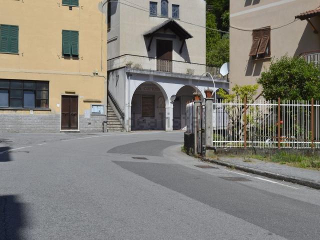 Locale Commerciale in vendita a Livellato, Ceranesi