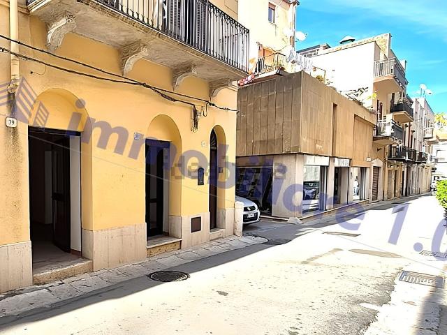 Locale Commerciale in vendita a Alcamo, Sicilia