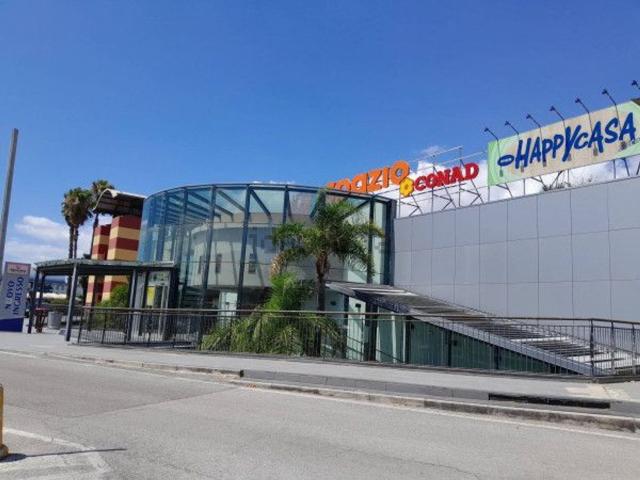 Locale Commerciale in vendita a Cercola, Campania