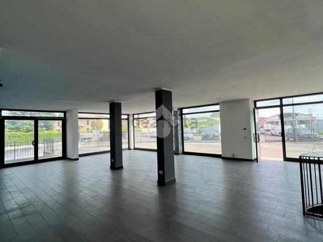 Locale Commerciale in vendita a Colle, Trescore Balneario