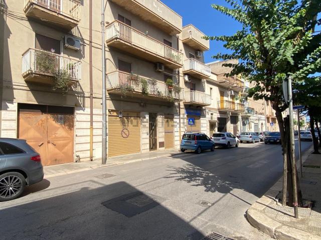 Locale Commerciale in vendita a Puglia, Bari