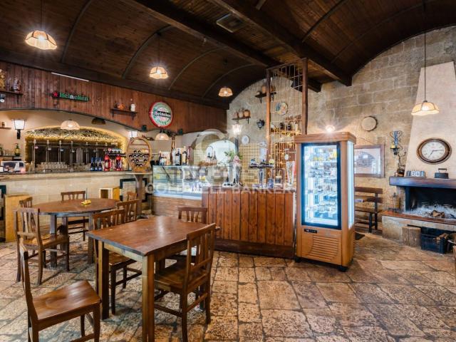 Locale Commerciale in vendita a Puglia, Lecce
