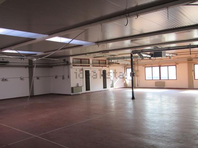 Locale Commerciale in vendita a Unione di Comuni Valdarno e Valdisieve, Pontassieve