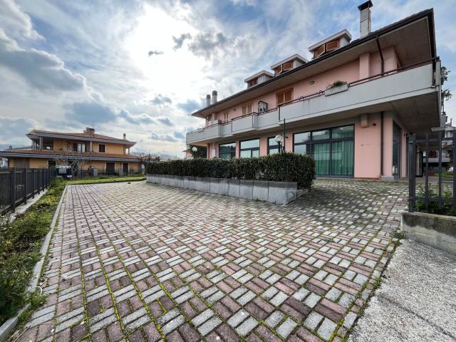 Locale Commerciale in vendita a Marche, Ascoli Piceno