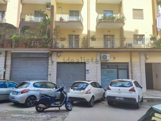 Locale Commerciale in vendita a Municipio 2, Puglia