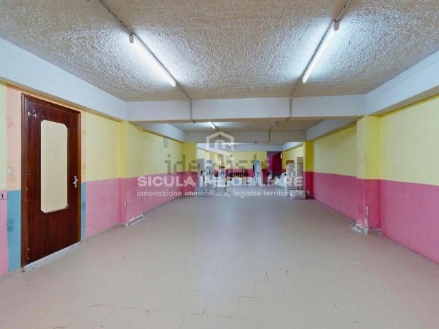 Locale Commerciale in vendita a Santo Stefano di Camastra, Messina