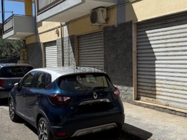 Locale Commerciale in vendita a Calabria, Cosenza