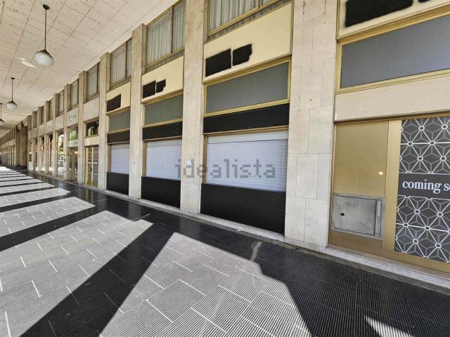 Locale Commerciale in vendita a Piemonte, Biella