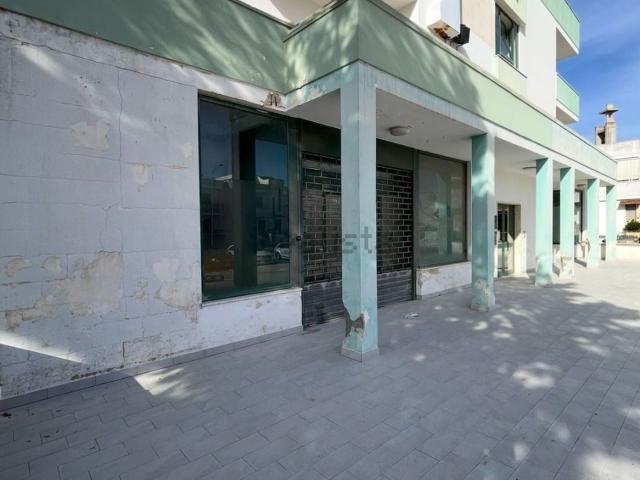 Locale Commerciale in vendita a Puglia, Lecce