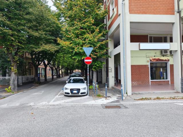 Locale Commerciale in vendita a Unione di comuni Valmarecchia, Santarcangelo Di