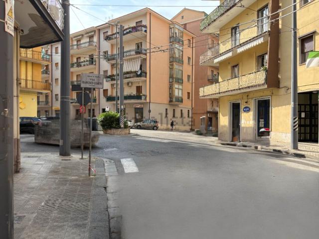 Locale Commerciale in vendita a Avellino, Campania