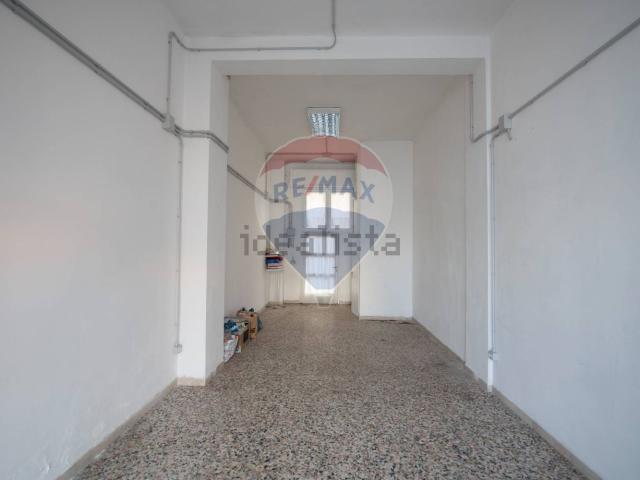 Locale Commerciale in vendita a Marche, Ancona