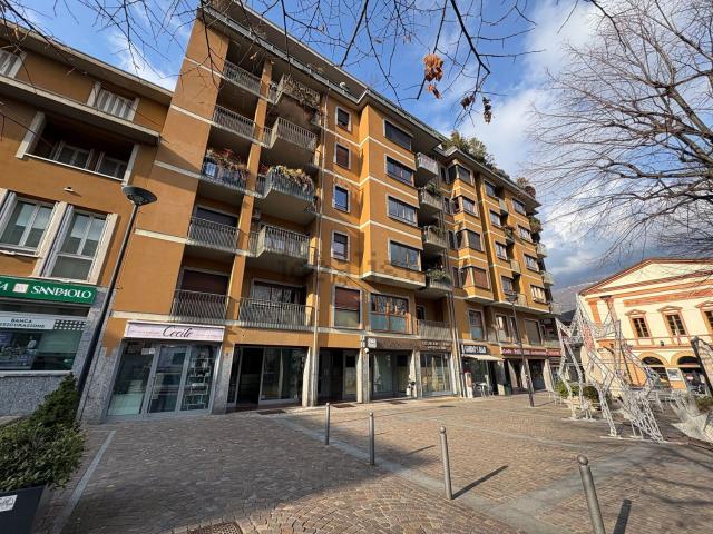 Locale Commerciale in vendita a Morbegno, Lombardia