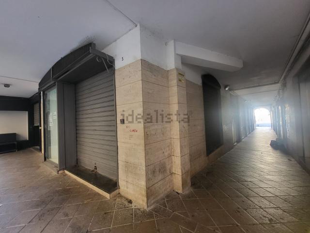 Locale Commerciale in vendita a Pianesi, Cava De' Tirreni