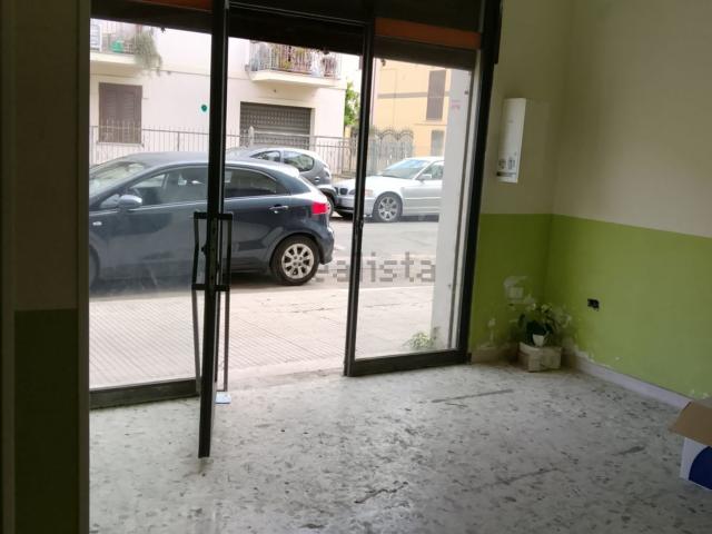 Locale Commerciale in vendita a Terracina, Lazio