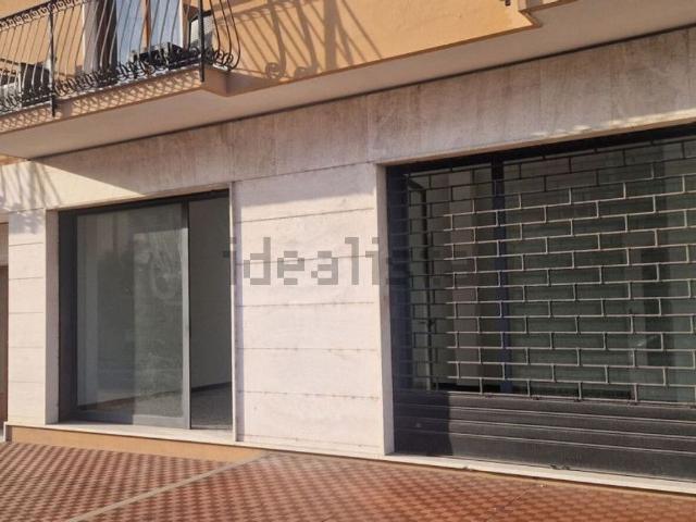 Locale Commerciale in vendita a San Bartolomeo Al Mare, Liguria