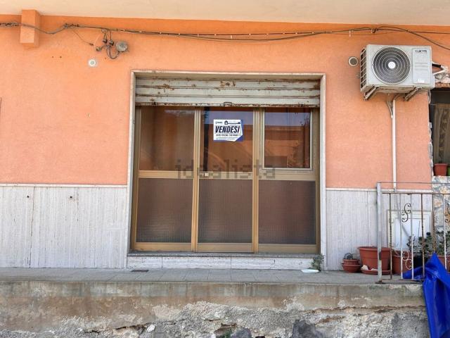 Locale Commerciale in vendita a Augusta, Sicilia