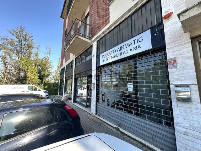 Locale Commerciale in vendita a Unione dei Comuni I Fontanili, Zibido San Giacomo