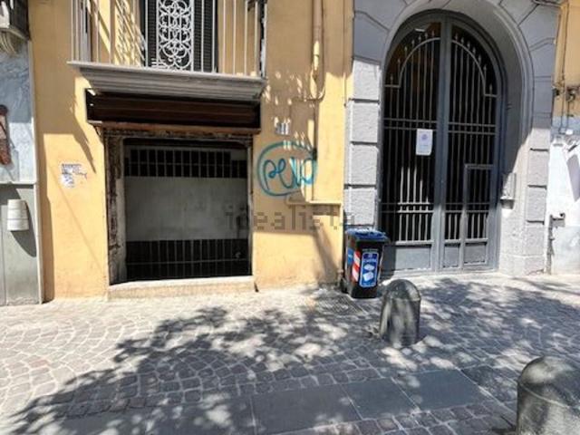 Locale Commerciale in vendita a Municipalità 3, Campania