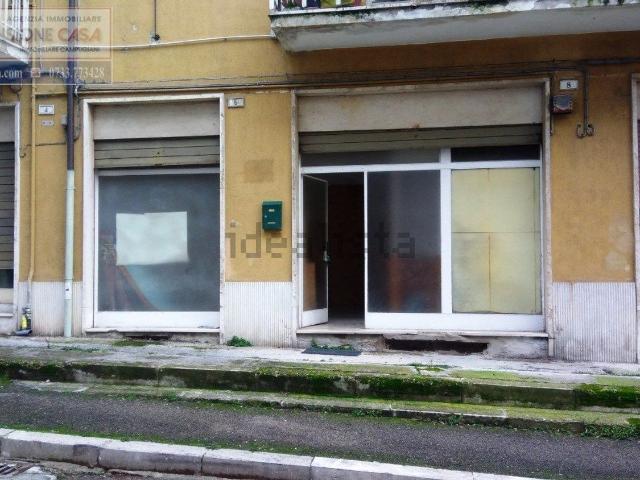 Locale Commerciale in vendita a Centro storico, Marche