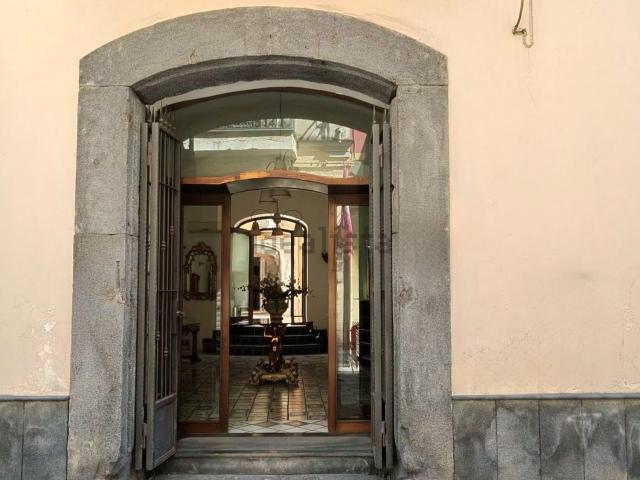 Locale Commerciale in vendita a Angri, Campania