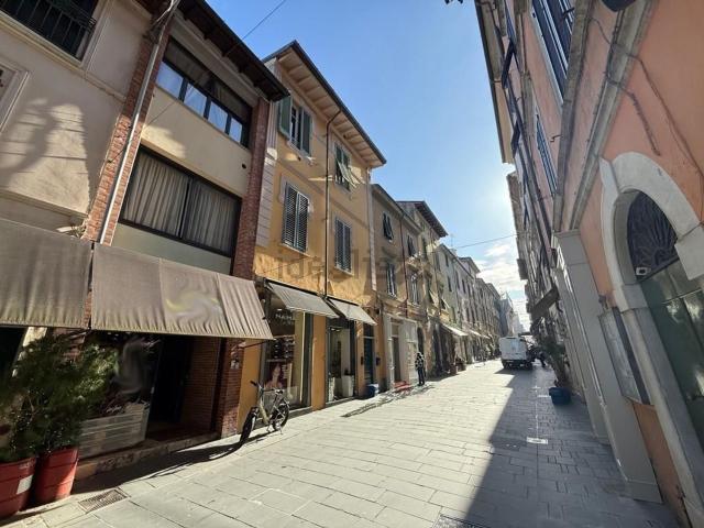 Locale Commerciale in vendita a Tonfano, Toscana