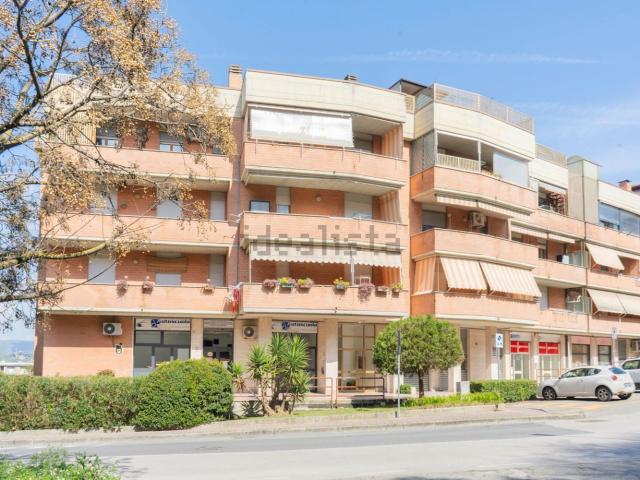 Locale Commerciale in vendita a Ponticelli, Benevento