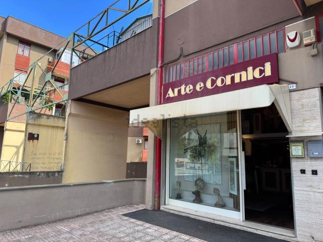 Locale Commerciale in vendita a Valenzano San Lorenzo, Valenzano