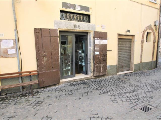 Locale Commerciale in vendita a Carbognano, Lazio